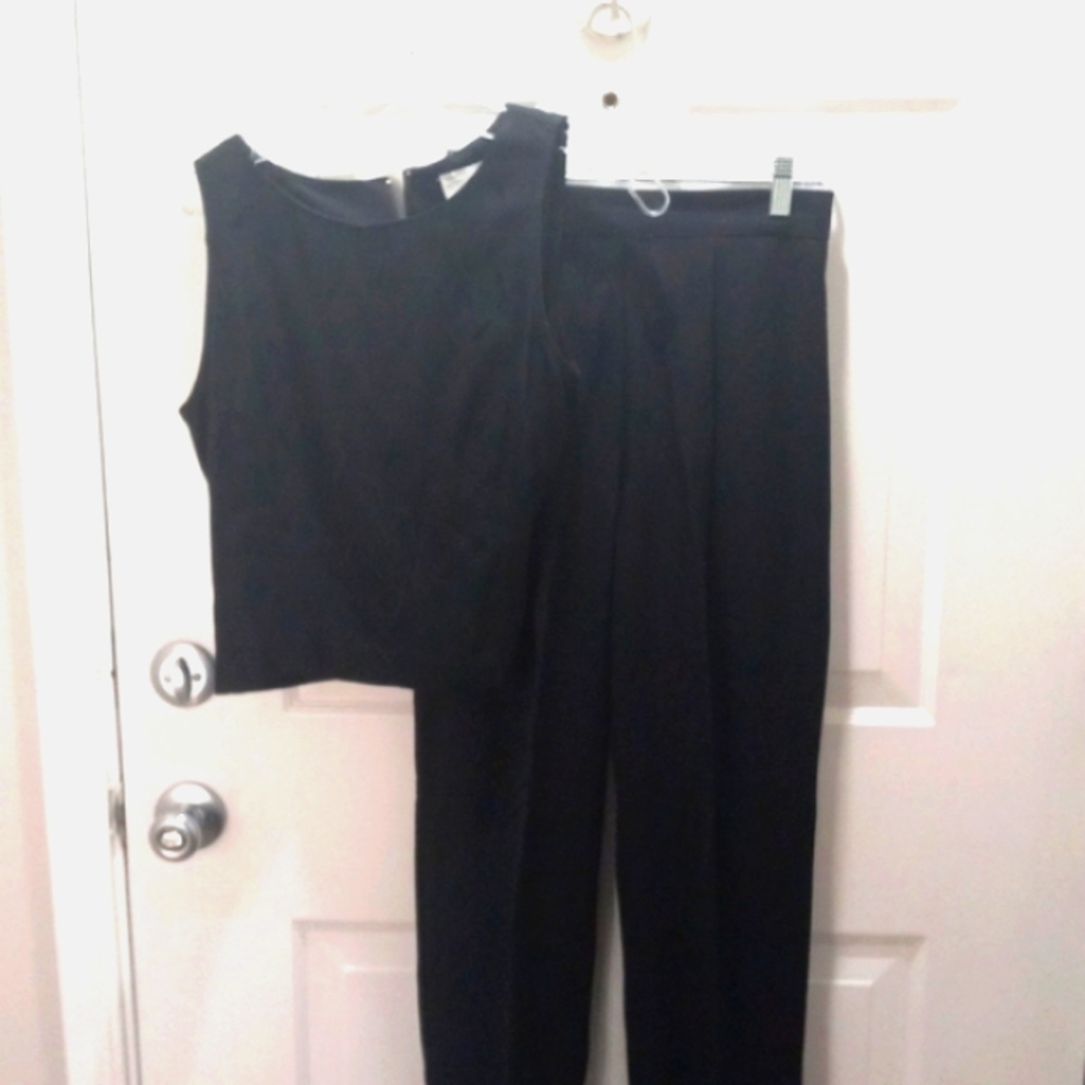 Vintage, Petite Sophisticate, Size 8p Black Two Piece Top & High Rise Pants.